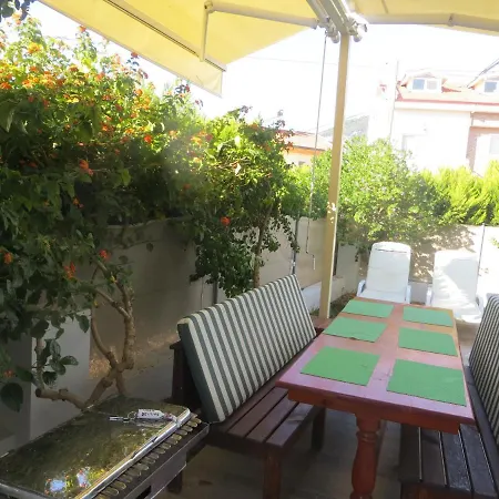Villa Villasevval-sleeps8-pool-bbq-ac-near Centre