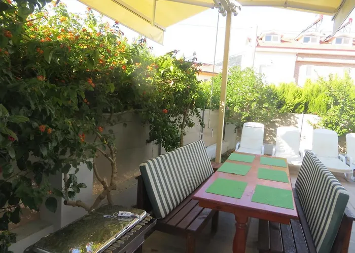 Villa Villasevval-sleeps8-pool-bbq-ac-near Centre