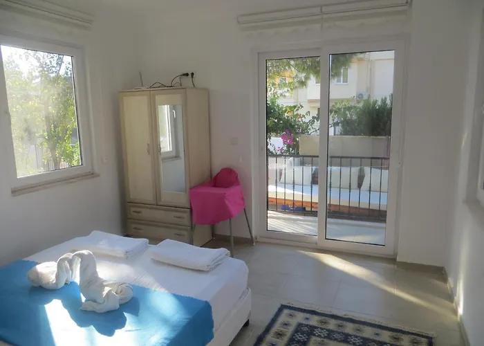 Villa Villasevval-sleeps8-pool-bbq-ac-near Centre
